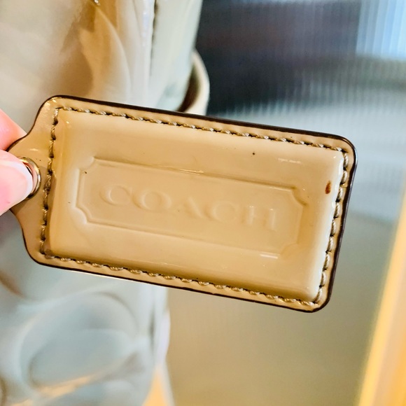 COACH Gallery Embossed Patent Leather Bag - Picture 4 of 12